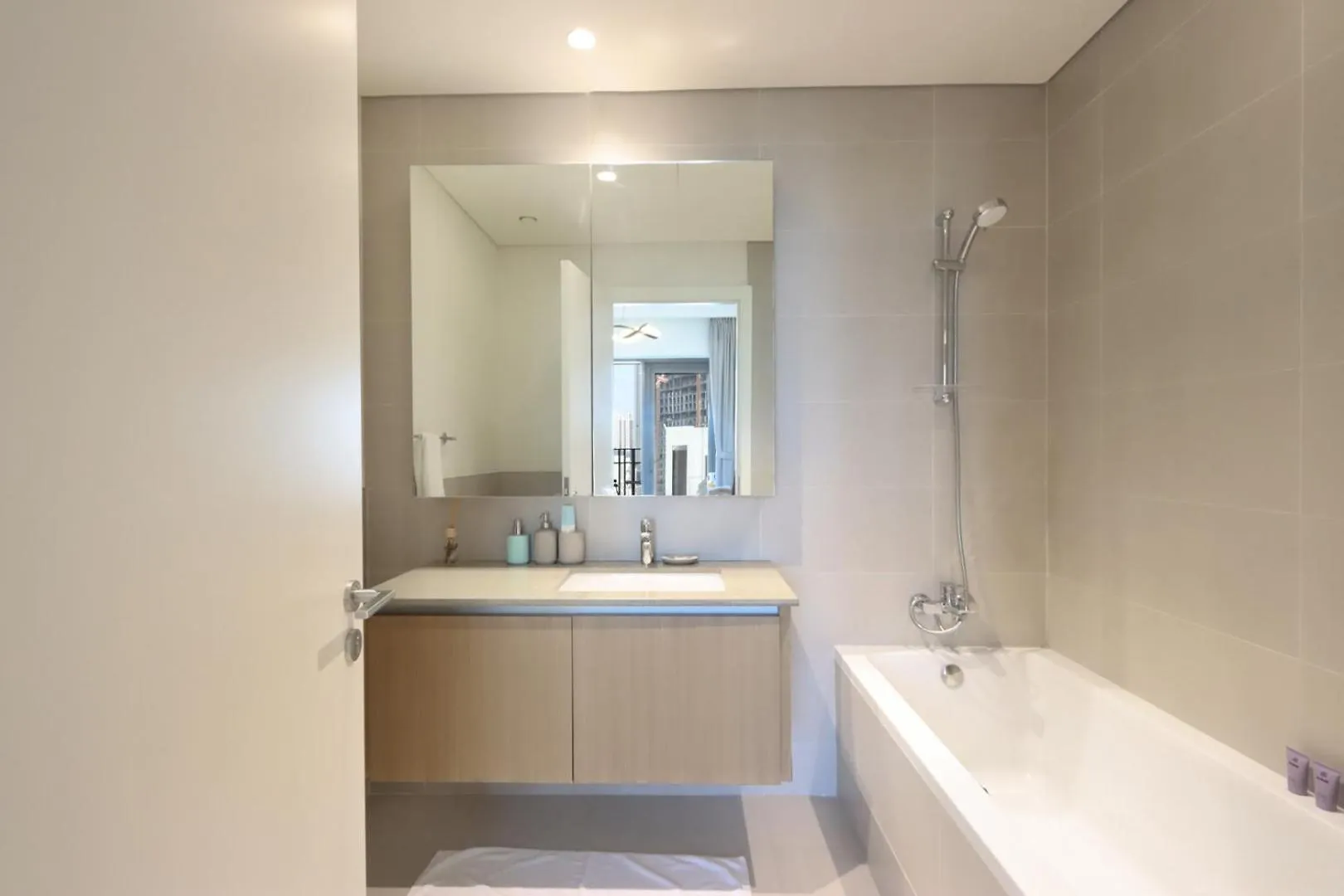 Livbnb-Plush Summer 2Br Unit At Creek Beach Dubai